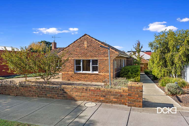 67  & 67a Wills Street Bendigo VIC 3550 - Image 2