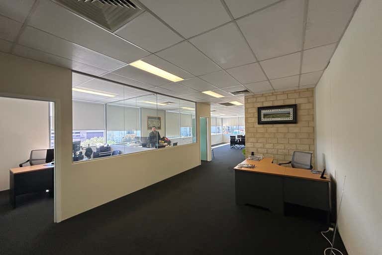 52 Mordaunt Circuit Canning Vale WA 6155 - Image 2