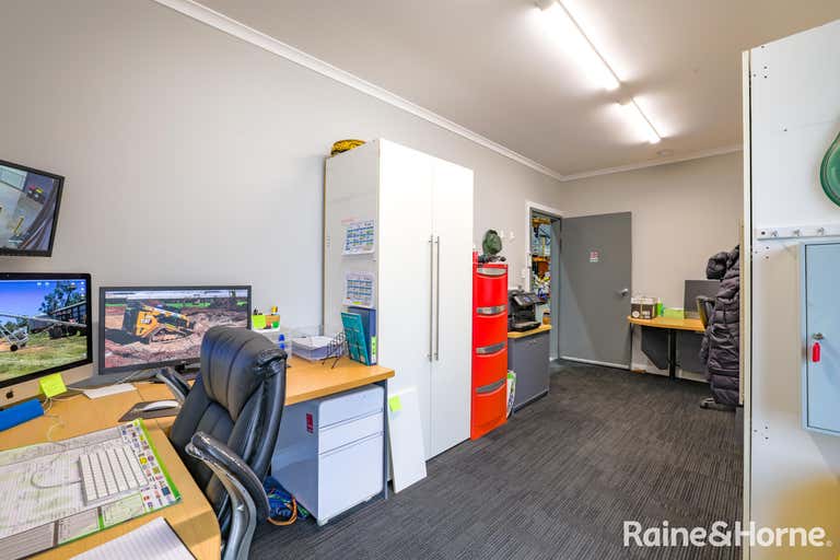4/32 Corporation Avenue Robin Hill NSW 2795 - Image 2