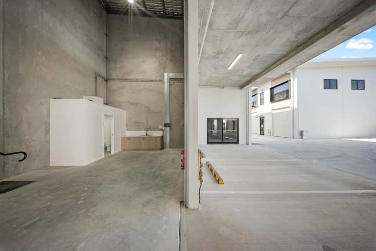 14/3 Rudman Parade Burleigh Heads QLD 4220 - Image 2