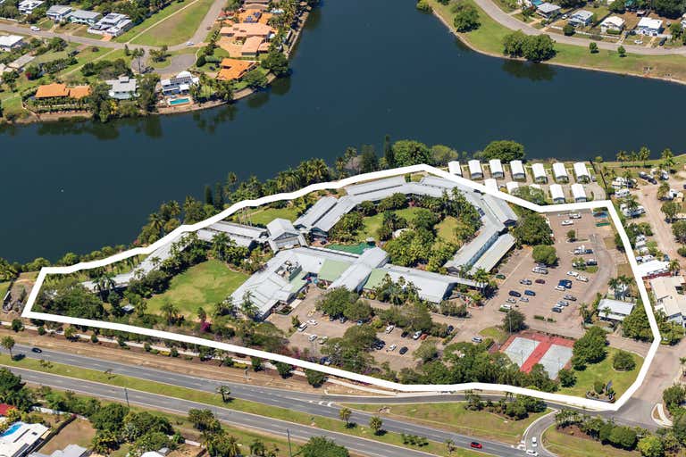 Mercure Townsville, 166-194 Woolcock Street Service Road Currajong QLD 4812 - Image 1