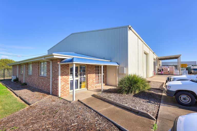78 Racecourse Road Rutherford NSW 2320 - Image 2