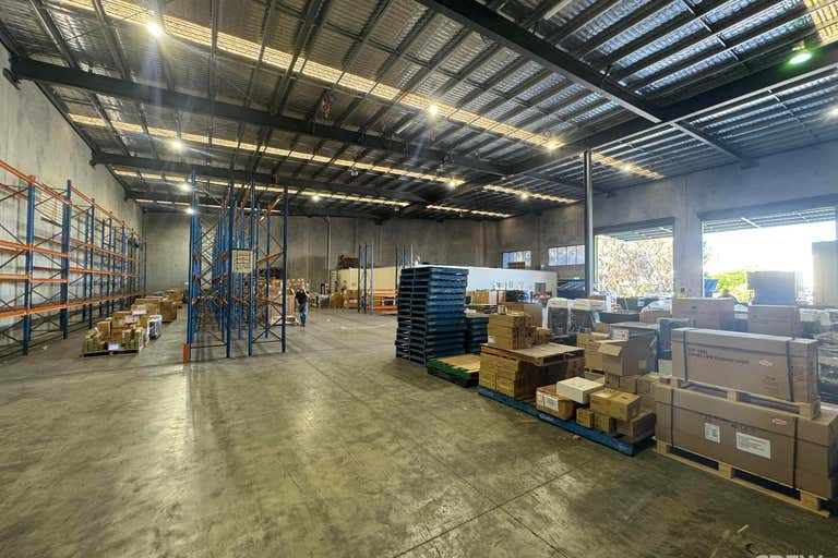 33 Nealdon Drive Meadowbrook QLD 4131 - Image 2