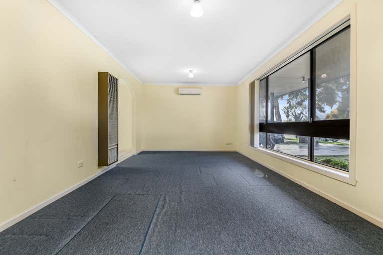 Unit  2, 204 Sladen Street Cranbourne VIC 3977 - Image 2