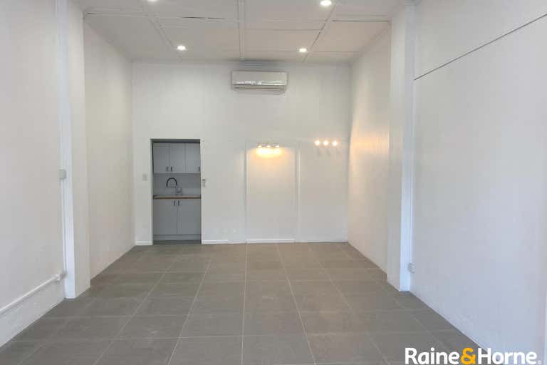 2/86 Days Road Grange QLD 4051 - Image 2