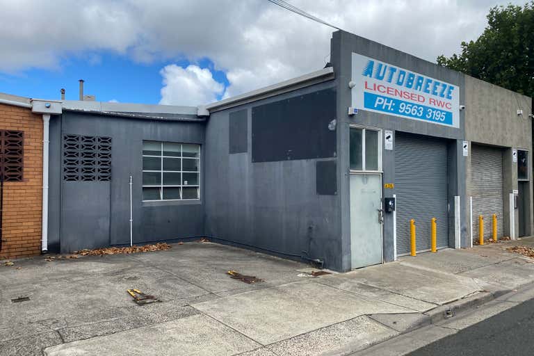 4 Manton Road Oakleigh South VIC 3167 - Image 2