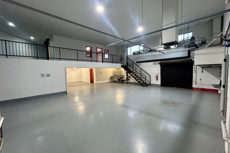 4/18 Hutchinson Street Burleigh Heads QLD 4220 - Image 2