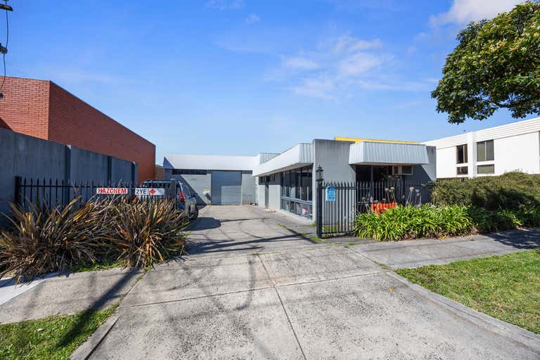 12 Pilgrim Court Ringwood VIC 3134 - Image 2