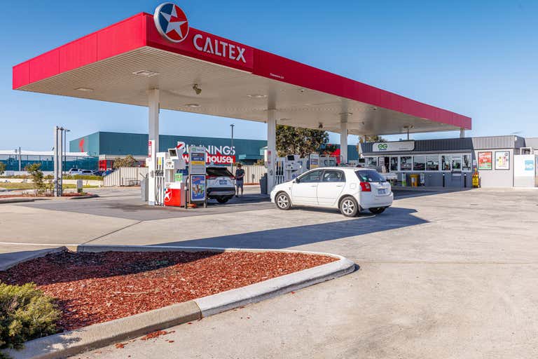 EG Group Woolworths Caltex Australind, 25 Grand Entrance Australind WA 6233 - Image 2