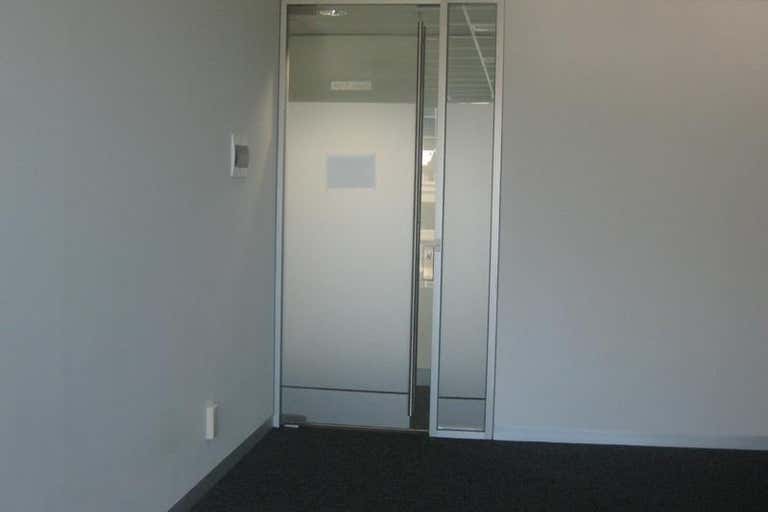 504/2 Queen Street Melbourne VIC 3000 - Image 2