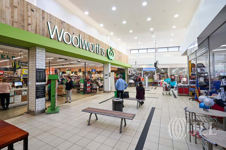 Woolworths Drouin Central, 72-100 Young Street Drouin VIC 3818 - Image 2