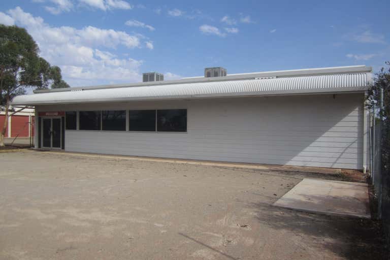 16 Gosse Street Roxby Downs SA 5725 - Image 2