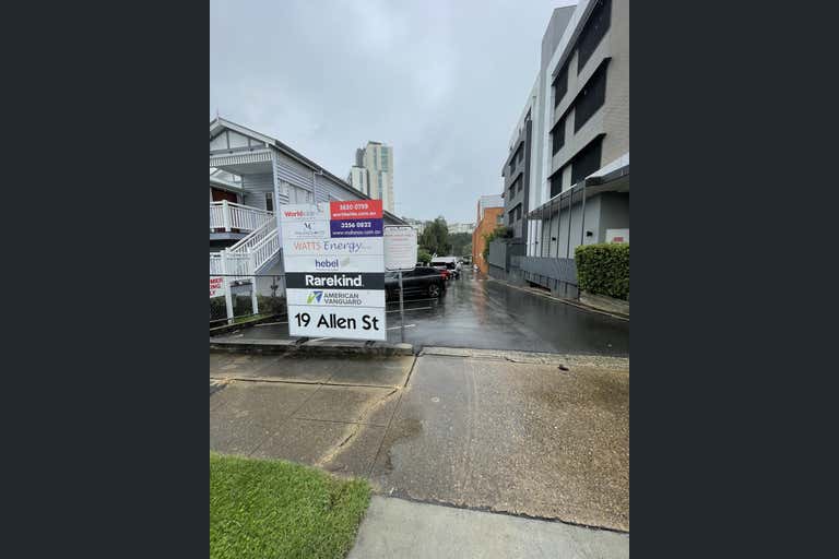 482 Kingsford Smith Drive Hamilton QLD 4007 - Image 2