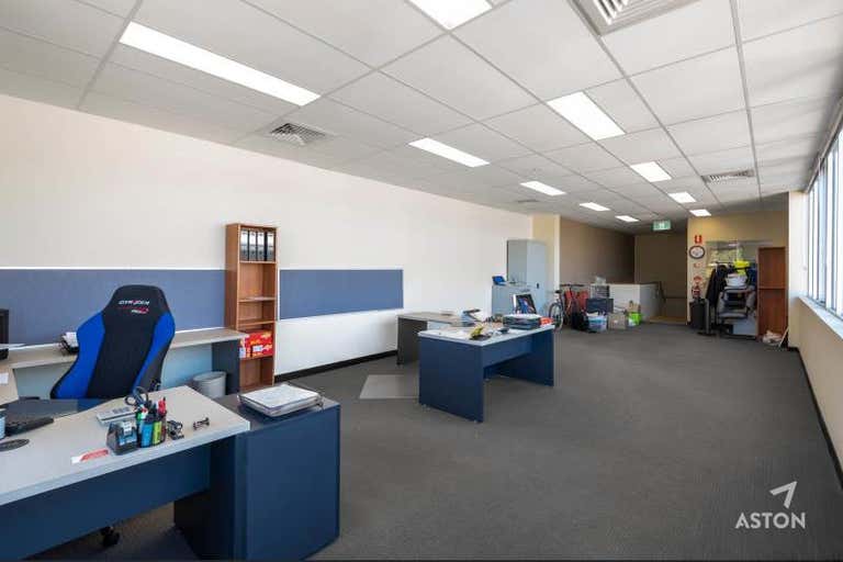 Level 1, 2/13 Candlebark Court Research VIC 3095 - Image 2