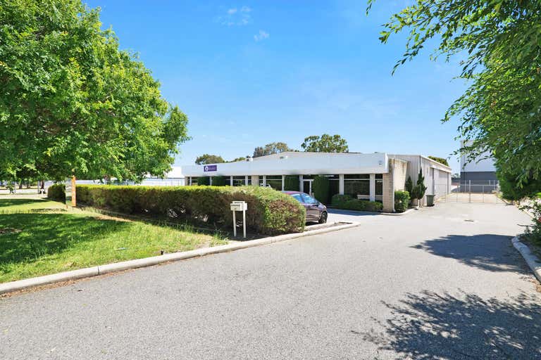 18 Sorbonne Crescent Canning Vale WA 6155 - Image 2