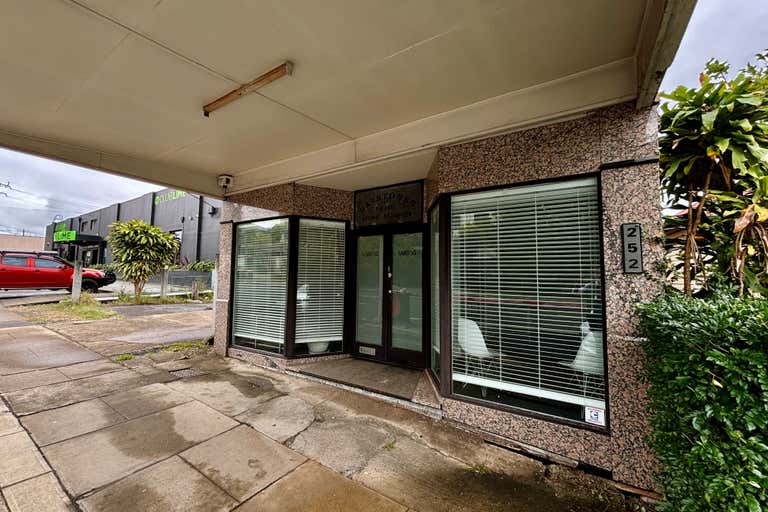 252 Wynnum Road Norman Park QLD 4170 - Image 1