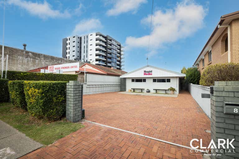 8 Glenelg Avenue Mermaid Beach QLD 4218 - Image 2