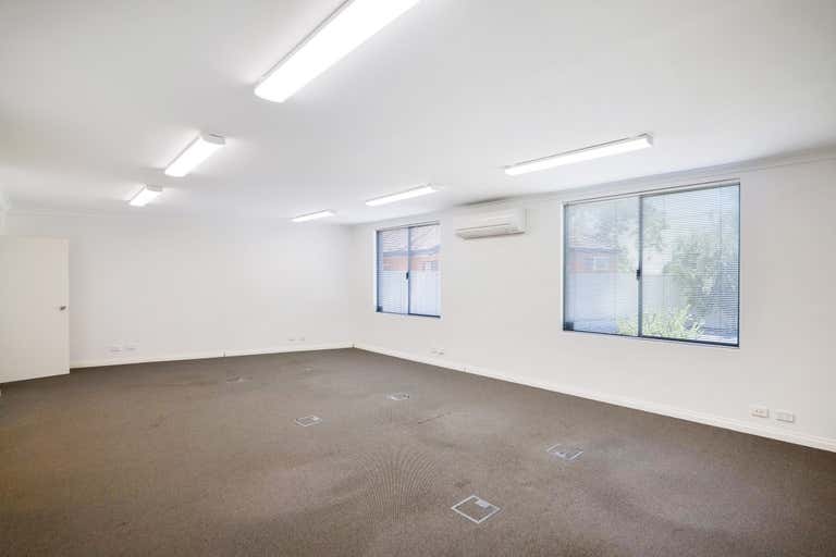 52 Oswald Street Innaloo WA 6018 - Image 2