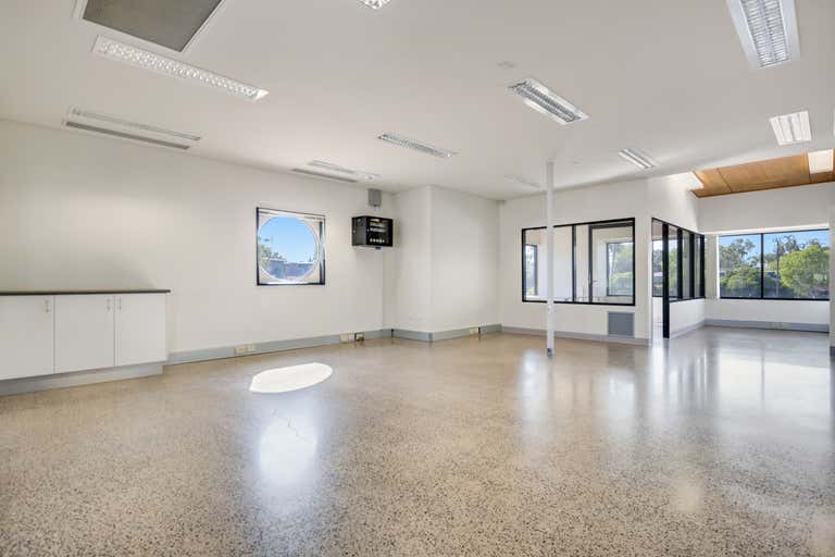 18/16 Charlton Court Woolner NT 0820 - Image 2