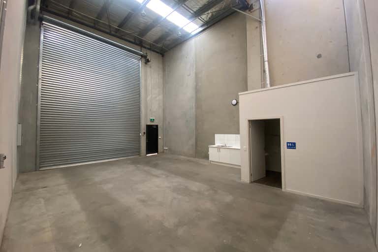 20/220 Holt Parade Thomastown VIC 3074 - Image 2