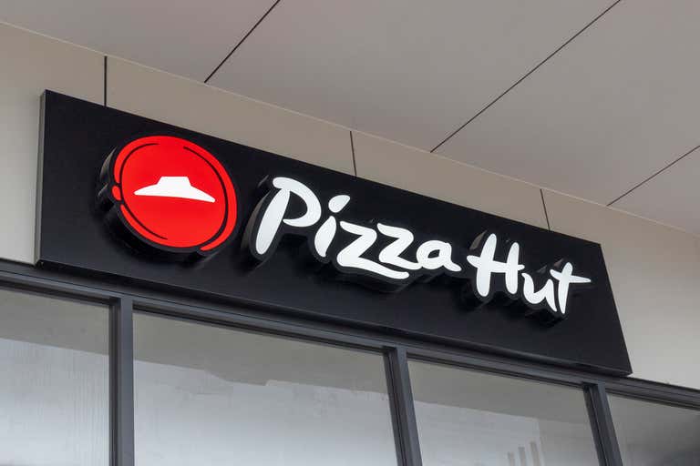 Pizza Hut, 6/1 Hunt Way Pakenham VIC 3810 - Image 2