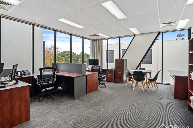 7/3 Torca Terrace Mornington VIC 3931 - Image 2