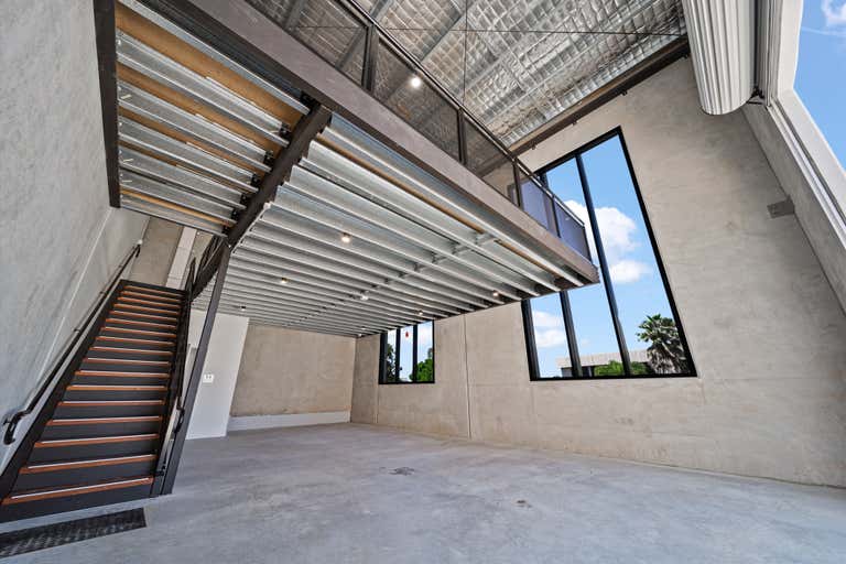 4/5 Bailey Crescent Southport QLD 4215 - Image 2