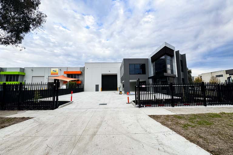 2 Morialta Road Cranbourne West VIC 3977 - Image 2