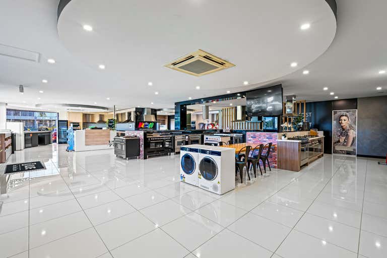 1/1129 Stanley Street East Coorparoo QLD 4151 - Image 2