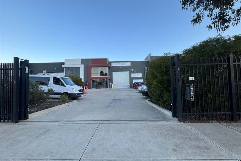 98 Agar Drive Truganina VIC 3029 - Image 2