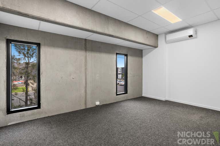 1/16 Carbine Way Mornington VIC 3931 - Image 2