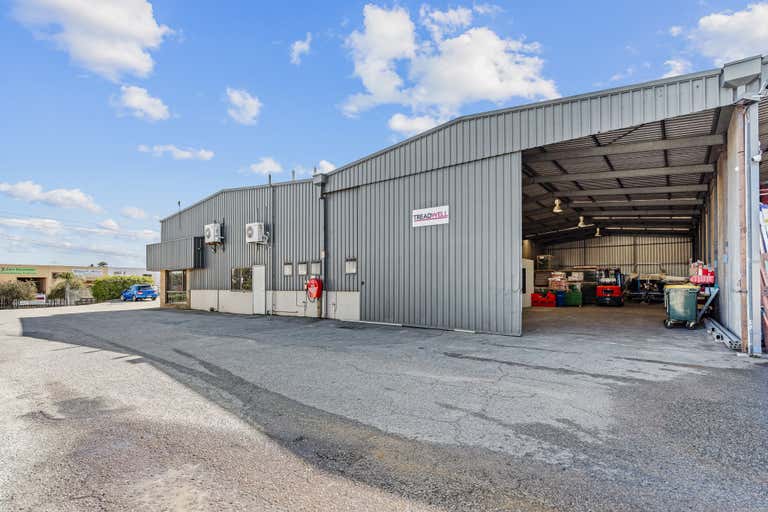 2/4 Elmsfield Road Midvale WA 6056 - Image 1