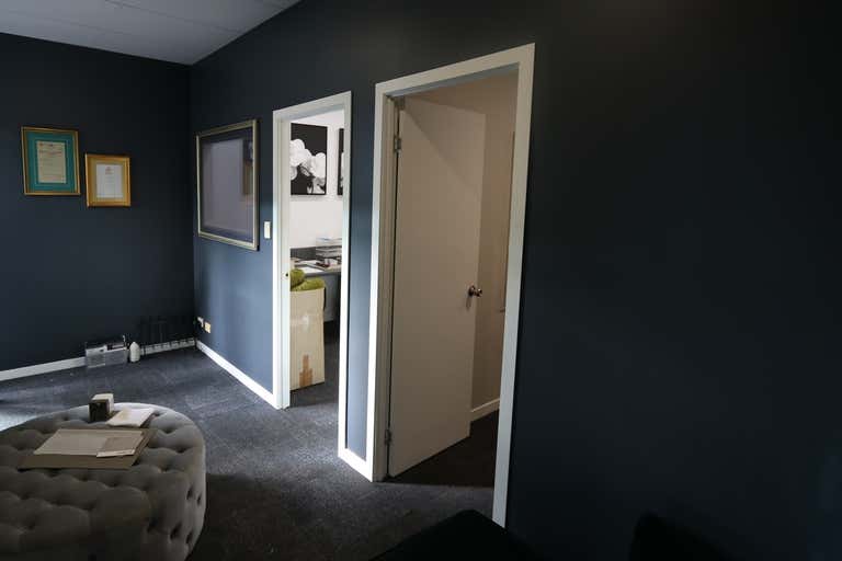 2a/93 West Burleigh Road Burleigh Heads QLD 4220 - Image 2