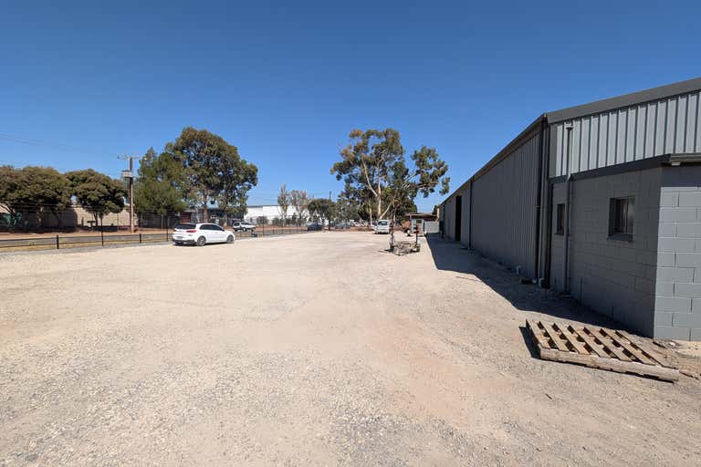 16 Bradpole Road Edinburgh North SA 5113 - Image 2